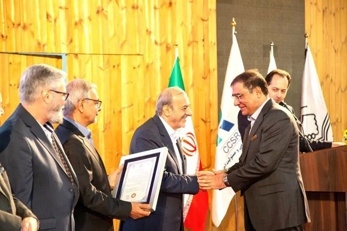 فولاد خوزستان صاحب ۳ نشان افتخار در جشنواره مسئولیت اجتماعی شد