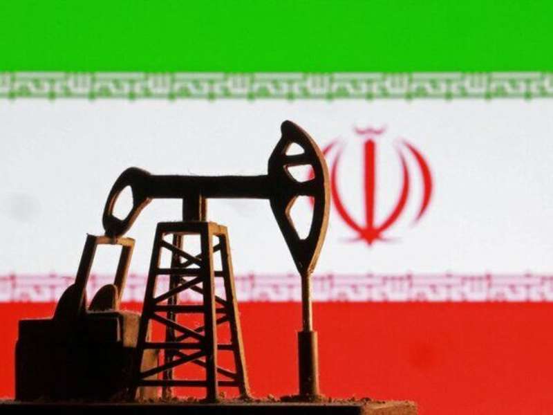نفت در تله ژئوپلیتیک؛ جنگ ایران و ضعف اقتصاد جهانی بازار را در منگه قرار داد