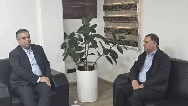 دیدار استاندار مرکزی با مدیرعامل پتروشیمی شازند؛ تولید ادامه دارد